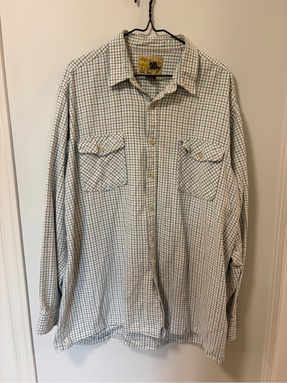 Men’s flannel Outback Rider size XL plaid white green